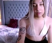 luciana_valentina is a  year old shemale webcam sex model.