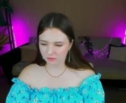moonvelle is a 18 year old female webcam sex model.