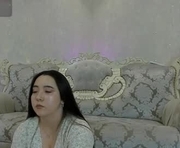 loveame69 is a 18 year old female webcam sex model.