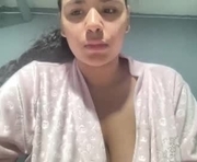 jousanie is a 19 year old female webcam sex model.