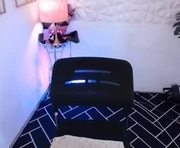 _zinnia143 is a  year old female webcam sex model.