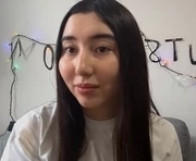 leonieschmith is a 18 year old female webcam sex model.