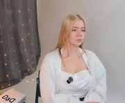 versieforth is a 18 year old female webcam sex model.