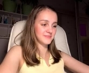 fionapiccard is a 18 year old female webcam sex model.