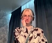 cindiwittner is a 18 year old female webcam sex model.