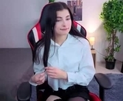 pauline_flo is a 18 year old female webcam sex model.