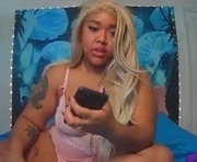 doubleddelirium is a 25 year old female webcam sex model.