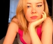 polly_oly is a 19 year old female webcam sex model.