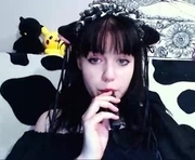 sweetcheecksmolly is a 19 year old female webcam sex model.