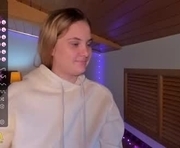 lana_brox is a 27 year old female webcam sex model.