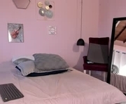 jazmin__z is a 19 year old female webcam sex model.