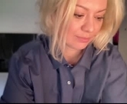 kiradivine is a 40 year old female webcam sex model.