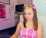 lizzypinky is a 18 year old female webcam sex model.