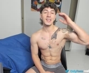 valentino2201 is a 19 year old male webcam sex model.