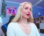 lizberry_moon is a 20 year old female webcam sex model.