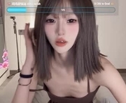 sunflowerbbb is a 19 year old female webcam sex model.