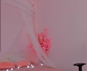 selena_vee is a 18 year old female webcam sex model.