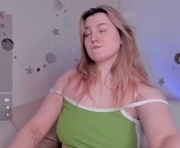 pretty_eliss is a 18 year old female webcam sex model.
