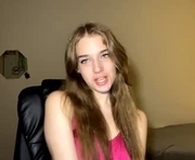 gwendolynharkey is a 18 year old female webcam sex model.