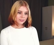 chelseaching is a 18 year old female webcam sex model.
