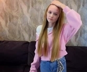 marianbrenton is a 18 year old female webcam sex model.