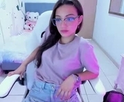 cloe_wills is a 18 year old female webcam sex model.