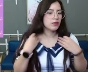 olivia_russo is a 19 year old female webcam sex model.