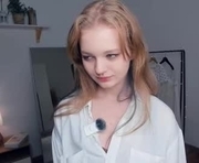 cherry_blossie is a 18 year old female webcam sex model.