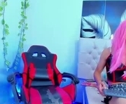 lunaandlisa is a 18 year old shemale webcam sex model.