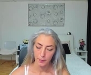 ivyfoxx_ is a 25 year old female webcam sex model.