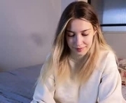 jolyndeb is a 18 year old female webcam sex model.