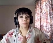 dennapriefert is a 18 year old female webcam sex model.