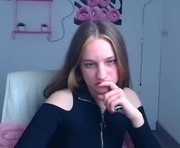 lucieamour_ is a 19 year old female webcam sex model.