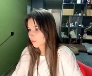 marvelsharits is a 18 year old female webcam sex model.