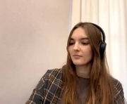 dreamagould is a 18 year old female webcam sex model.