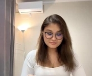 daniellparajon is a 18 year old female webcam sex model.