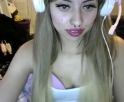 natty_astrid is a 21 year old female webcam sex model.