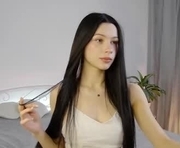 dollyvega is a 18 year old female webcam sex model.