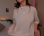 aftondowlen is a 18 year old female webcam sex model.