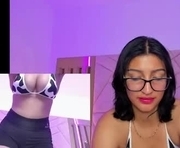 arianova_ is a 18 year old female webcam sex model.