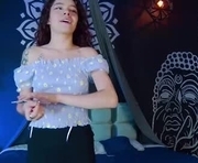 ravennmoonn is a 18 year old female webcam sex model.