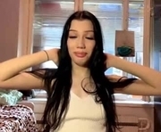 marandawerling is a 18 year old female webcam sex model.