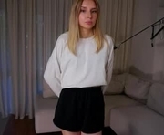 luminousalice is a 18 year old female webcam sex model.