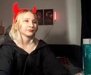 kashaswearngen is a  year old female webcam sex model.