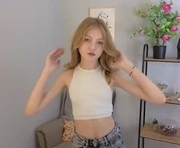 patricia_perry is a 18 year old female webcam sex model.