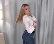 nancyajasin is a 18 year old female webcam sex model.