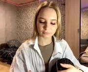 phylispinera is a 18 year old female webcam sex model.