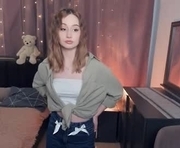 meliaalgien is a 18 year old female webcam sex model.