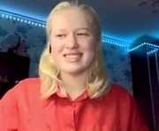 dulciemclaws is a 18 year old female webcam sex model.