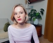 rosseewaggaman is a 18 year old female webcam sex model.